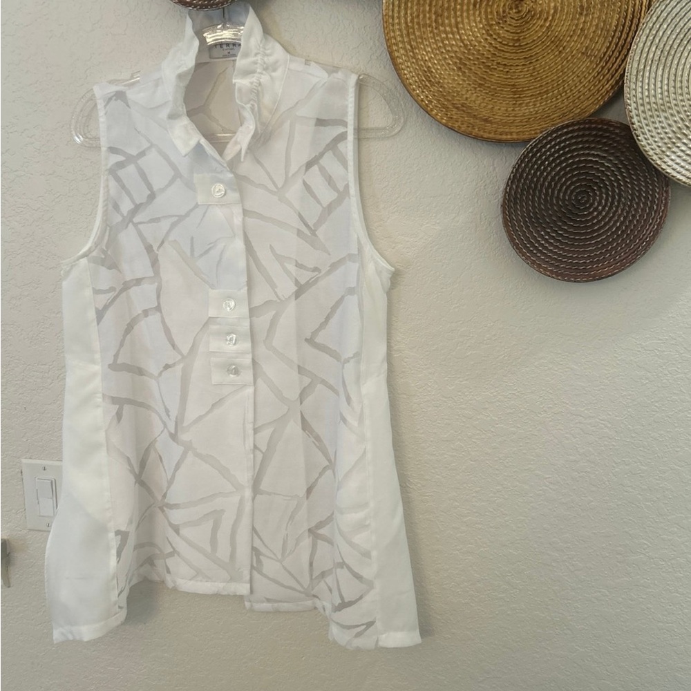 Terra SJ Apparel white‎ blouse size Medium Sleeveless